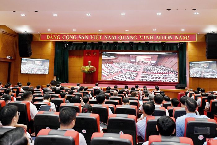 Đại biểu dự hội nghị tại điểm cầu Tỉnh ủy Hà Tĩnh.