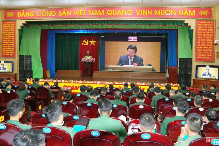 100% cán bộ, đảng viên, chiến sĩ cơ quan Bộ CHQS tỉnh Hà Tĩnh gia học tập, quán triệt nghị quyết.