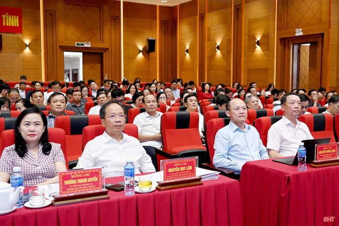 Các đồng chí lãnh đạo tỉnh dự hội nghị tại điểm cầu Tỉnh ủy Hà Tĩnh