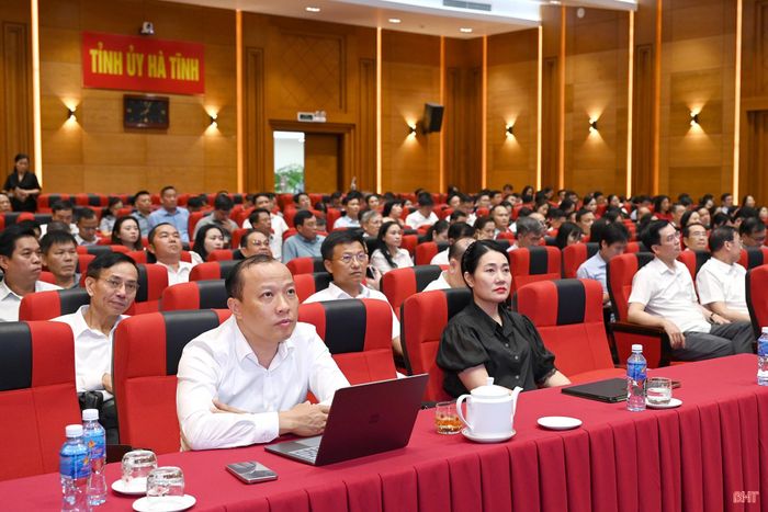 Hội nghị được tổ chức bằng hình thức trực tuyến trong toàn quốc.