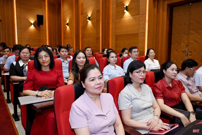 Đại biểu dự hội nghị.