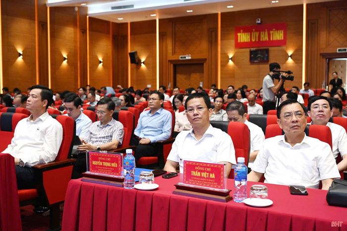 Hội nghị được kết nối trực tuyến đến hơn 400 điểm cầu trong toàn tỉnh với sự tham gia của gần 24.000 đại biểu.