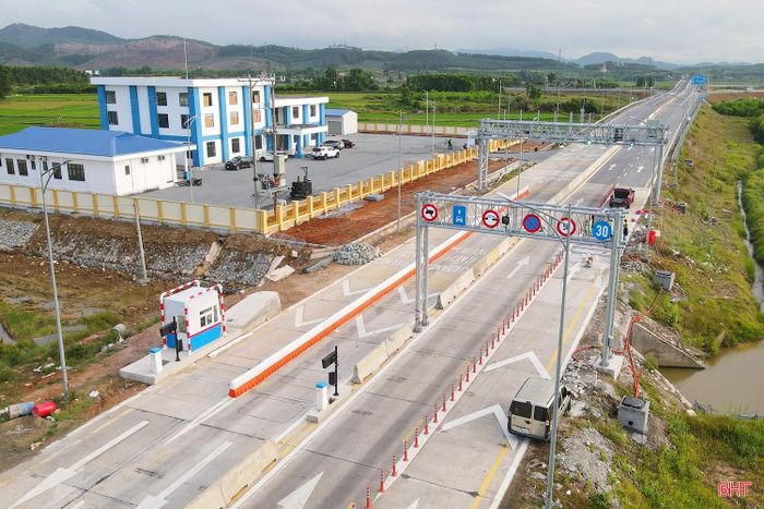 Thời điểm thu phí chính thức tuyến cao tốc qua Hà Tĩnh được quyết định trên cơ sở kết quả chạy thử đạt chuẩn, bảo đảm hệ thống vận hành an toàn, thông suốt và hiệu quả.