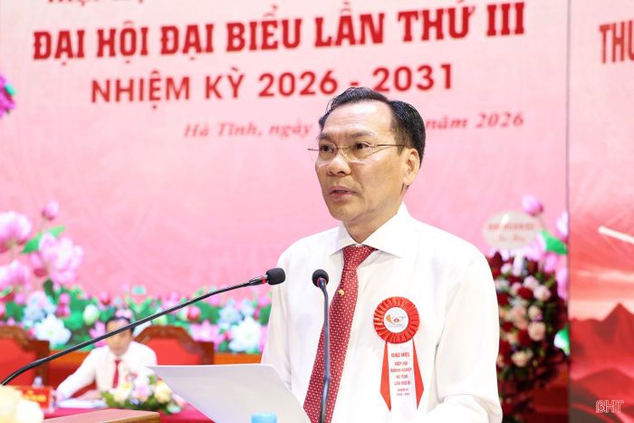 Ông Lê Đức Thắng - Chủ tịch Hiệp hội Doanh nghiệp tỉnh báo cáo kết quả hoạt động Ban Chấp hành Hiệp hội khóa II.