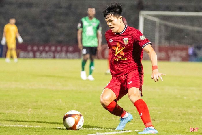 Tiền vệ Bùi Văn Đức trở lại khoác áo Hồng Lĩnh Hà Tĩnh.