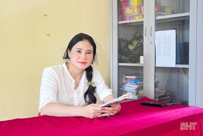 Cô Trần Thị Vân Khánh - Trường Tiểu học Đồng Môn, phường Trần Phú lo ngại liệu có tình trạng "té nước theo lương". 