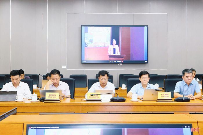 Đại diện các sở, ngành cấp tỉnh tham dự tại điểm cầu Hà Tĩnh.