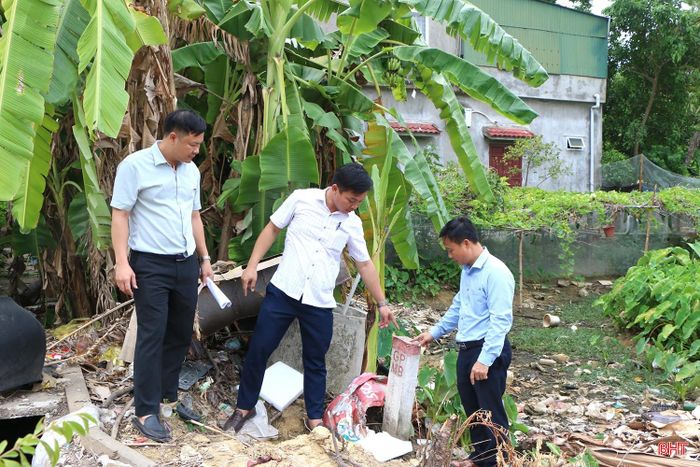  UBND phường Trần Phú kiểm tra hiện trường, bàn giao mặt bằng sạch dự án đường Xuân Diệu kéo dài. 