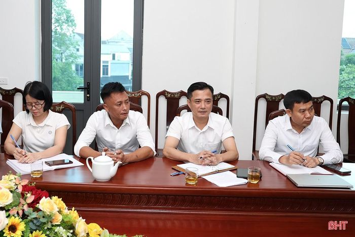 Các đại biểu Tập đoàn Quế Lâm và Hội Nông dân tỉnh dự hội nghị.