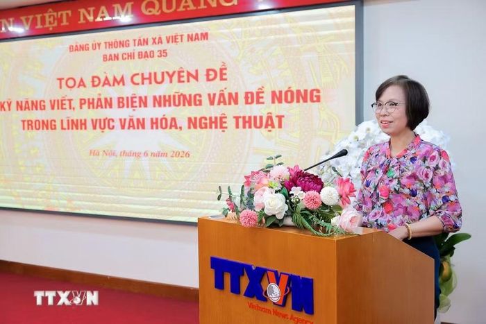Đồng chí Vũ Việt Trang, Ủy viên Ban Thường vụ Đảng ủy các cơ quan Đảng Trung ương, Phó Trưởng Ban Tuyên giáo và Dân vận Trung ương, Bí thư Đảng ủy, Tổng Giám đốc Thông tấn xã Việt Nam phát biểu khai mạc buổi Tọa đàm. (Ảnh: Lê Đông/TTXVN)