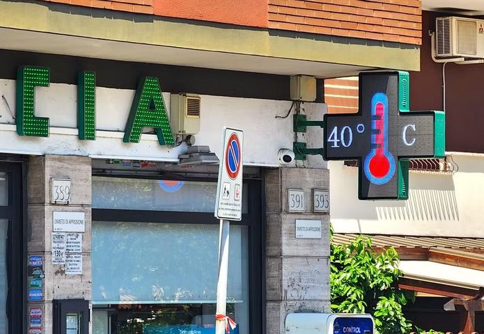Đến trưa, nhiệt độ ngoài trời tại thủ đô Rome có thể lên tới 40 độ C. (Ảnh: TTXVN)