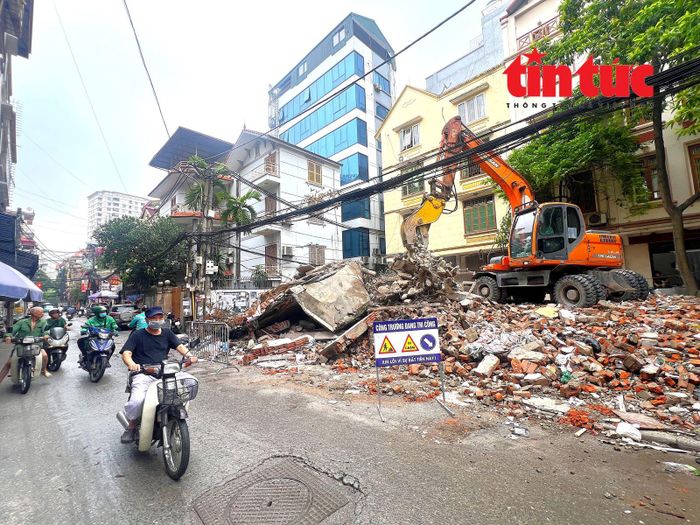 Từ cuối tháng 6/2026, phường Cầu Giấy tổ chức giải phóng mặt bằng để thực hiện dự án cải tạo, mở rộng ngõ 381 Nguyễn Khang đoạn từ phố Thành Thái đến đường Nguyễn Khang, thông với Vành đai 2,5.