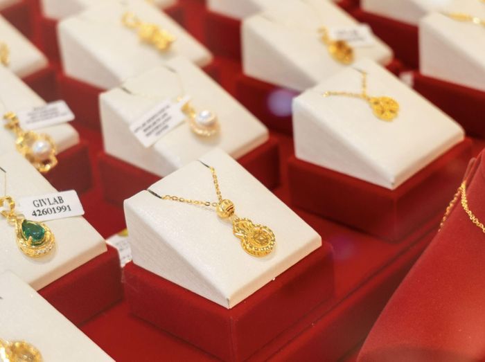 Vàng trang sức vẫn là kênh mua sắm ưu tiên của nhiều chị em phụ nữ. Ảnh: Nguyễn Hoàng/Báo Tin tức và Dân tộc