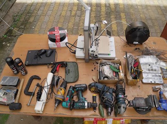 Máy móc thiết bị dùng để chế tạo súng. Ảnh: CA