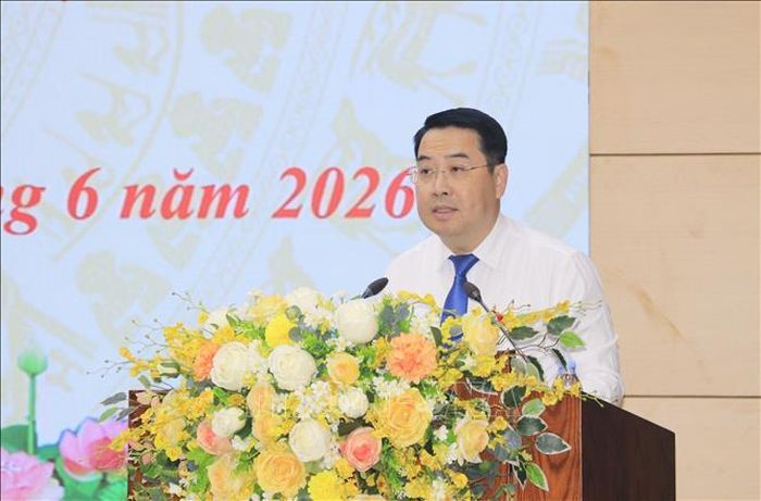 Phó Bí thư Tỉnh ủy, Chủ tịch UBND tỉnh Lào Cai Nguyễn Tuấn Anh phát biểu tại Kỳ họp. Ảnh: Tuấn Anh/TTXVN