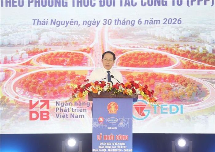 Đồng chí Lê Tiến Châu, Ủy viên Trung ương Đảng, Phó Thủ tướng Chính phủ, phát biểu tại lễ khởi công. Ảnh: Vũ Hoàng Giang/TTXVN