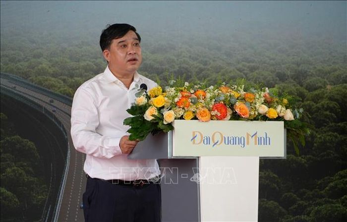 Ông Hồ Văn Hà, Phó Chủ tịch UBND thành phố Đồng Nai phát biểu tại lễ khởi công.