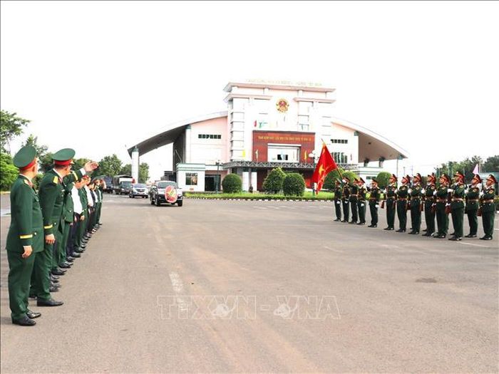 Lễ đón hài cốt liệt sĩ và Đội K72 đã hoàn thành nhiệm vụ tìm kiếm, quy tập hài cốt liệt sĩ tại Campuchia về nước.