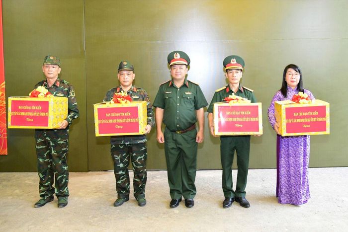 Thượng tướng Lê Quang Minh động viên các lực lượng thực hiện “Chiến dịch 500 ngày đêm đẩy mạnh thực hiện tìm kiếm, quy tập và xác định danh tính hài cốt liệt sĩ” tại công viên Lê Thị Riêng.