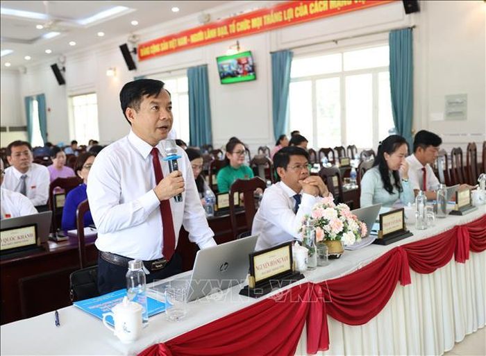 Đại biểu HĐND tỉnh Tây Ninh đóng góp ý kiến tại kỳ họp.