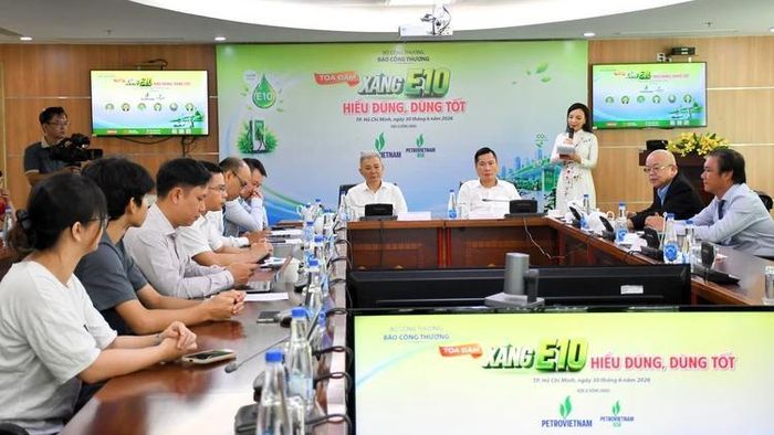 Quang cảnh tọa đàm.