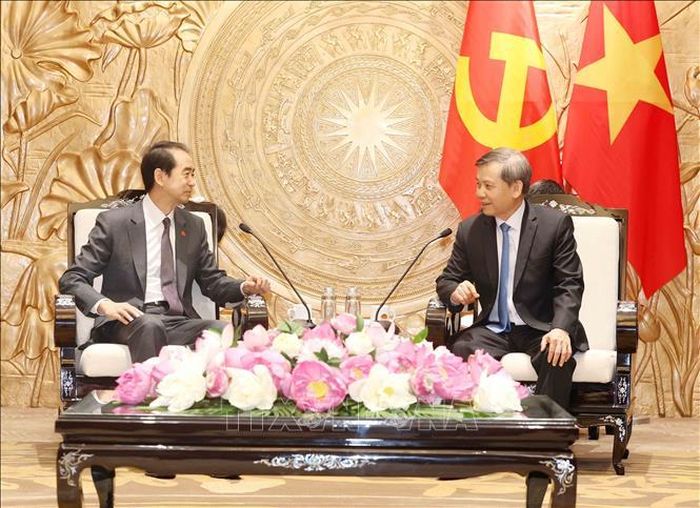 Trưởng Ban Nội chính Trung ương Lê Minh Trí tiếp Đại sứ Trung Quốc tại Việt Nam Hà Vĩ. Ảnh: Phương Hoa/TTXVN