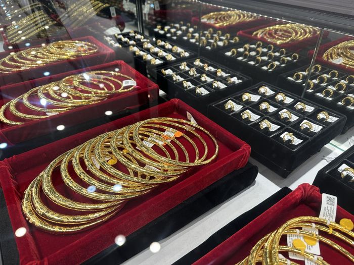 Bộ Tài chính đang phối hợp với Ngân hàng Nhà nước và các cơ quan liên quan để xây dựng Nghị định của Chính phủ quy định về chính sách thuế và quản lý thuế đối với hoạt động kinh doanh, mua bán vàng.