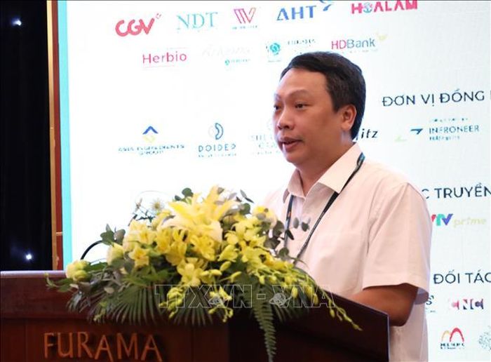 Thứ trưởng Bộ Văn hóa, Thể thao và Du lịch Nguyễn Huy Dũng phát biểu tại hội thảo.