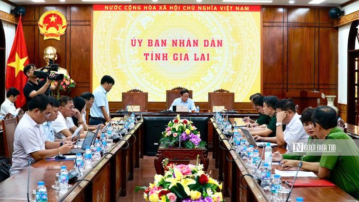 Quang cảnh cuộc họp
