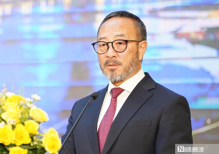 Ông Kevin Bruce Iwanaga, Trưởng Ban Chiến lược và Tổng hợp, Cơ quan điều hành VIFC-DN, trao đổi về định hướng xây dựng Trung tâm tài chính quốc tế Việt Nam tại Đà Nẵng.