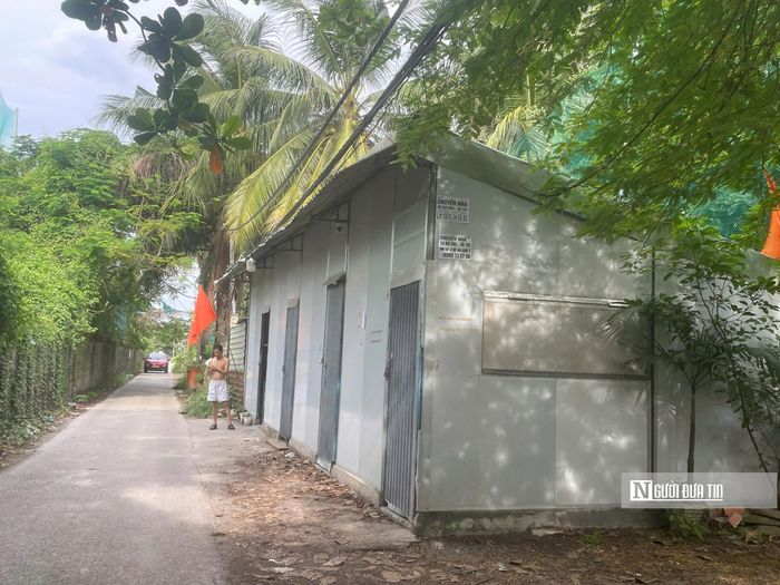 Những căn nhà trọ trên trong thời gian sắp tới sẽ bị đập bỏ, nhường chỗ cho dự án Khu Liên hợp thể thao Rạch Chiếc. Tuy nhiên đến nay công tác đền bù giải phóng mặt bằng còn chậm.