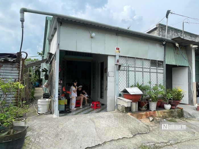 Người dân vẫn sống tạm bợ chờ công tác đền bù giải phóng mặt bằng.