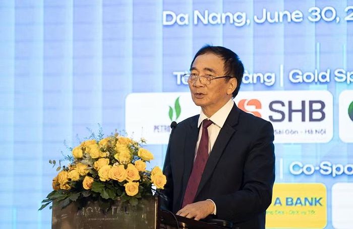  TS Lê Minh Nghĩa, Chủ tịch Hiệp hội Tư vấn Tài chính Việt Nam (VFCA) phát biểu tại hội thảo. Ảnh: XM. 
