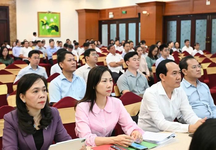 Lãnh đạo các sở, ban, ngành TPHCM dự hội nghị tại điểm cầu TPHCM. Ảnh: VIỆT DŨNG