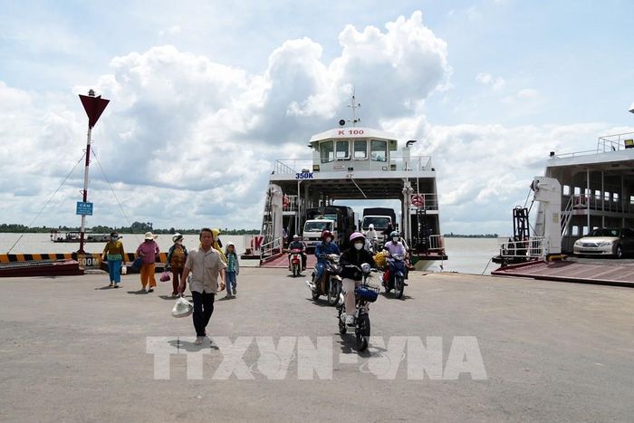 Bến phà Đình Khao thuộc Cụm phà Vàm Cống (phường Thanh Đức, tỉnh Vĩnh Long). Ảnh: Phạm Minh Tuấn-TTXVN