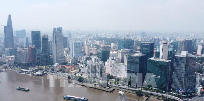 TP. Hồ Chí Minh được kỳ vọng sẽ đi đầu trong hiện thực hóa các định hướng mà Nghị quyết số 10-NQ/TW đặt ra. Ảnh minh họa: Quang Châu-TTXVN 