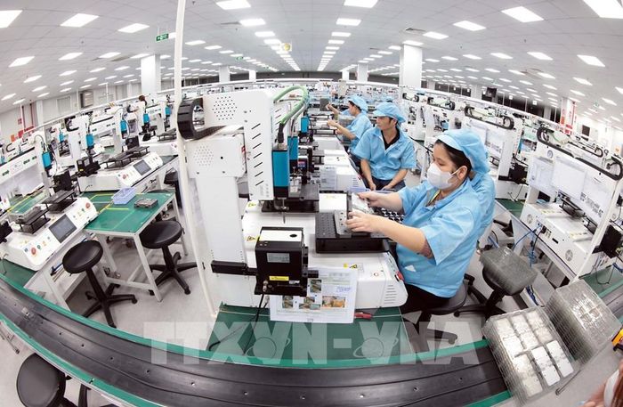 Công ty TNHH Khvatec Thái Nguyên (vốn đầu tư của Hàn Quốc) tại KCN Yên Bình, thành phố Phổ Yên chuyên dập, đúc, mạ, lắp ráp các linh kiện điện tử phục vụ cho ngành công nghiệp điện tử. Ảnh: Trần Việt - TTXVN