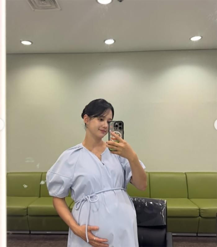 Hình ảnh Nam Bo Ra thời điểm mang thai.