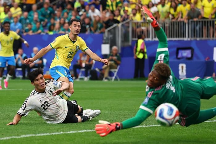 Brazil loại Nhật Bản với tỷ số 2-1. Ảnh: FIFA