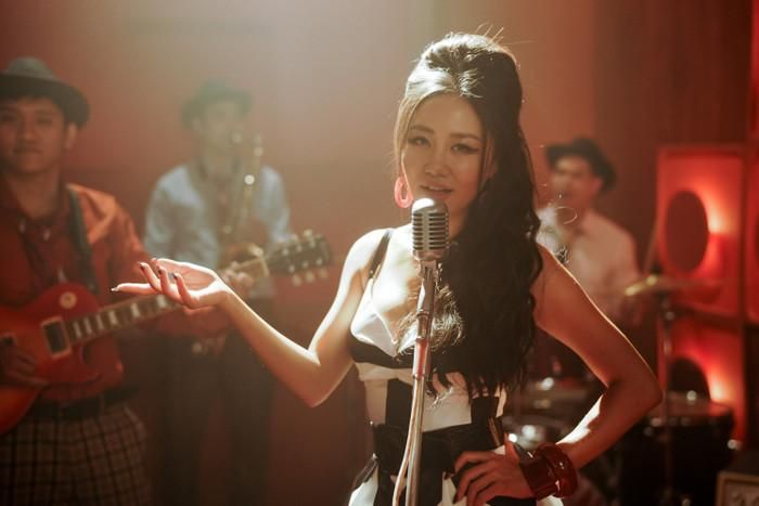 Vai diễn trong Mesdames Thanh Sắc hoàn toàn phù hợp với hình ảnh mà khán giả thường thấy ở ca sĩ Văn Mai Hương.