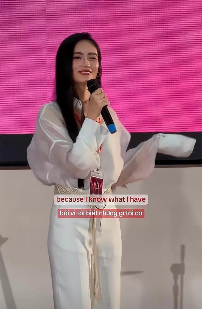 Người đẹp 24 tuổi được nhận xét ngày càng trưởng thành, bản lĩnh hơn sau biến cố.