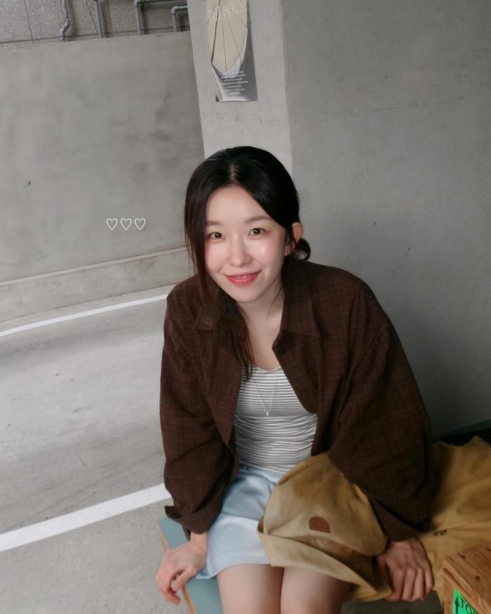 Cận cảnh nhan sắc tuổi 26 của Yoon Ga Yi, bạn gái kém 18 tuổi của Jang Ki Ha. (Nguồn: Instagram nhân vật)