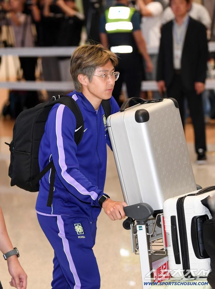 Lee Kang-in về nước. Ảnh: Sports Chosun