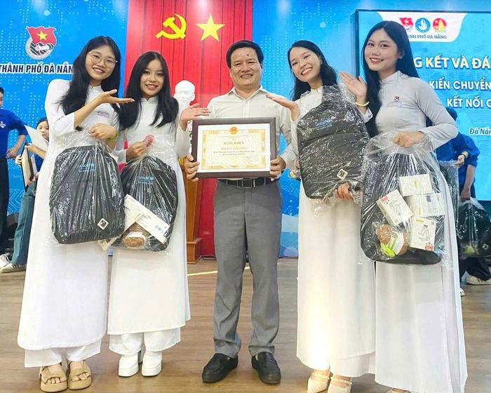 Dự án "Lưu âm Cơ Tu" xuất sắc giành giải Nhất chương trình "Sáng kiến chuyển đổi số vì thành phố hòa nhập, kết nối cộng đồng", hoạt động do Thành đoàn Đà Nẵng phối hợp Quỹ Nhi đồng Liên hợp quốc (UNICEF) Việt Nam tổ chức.