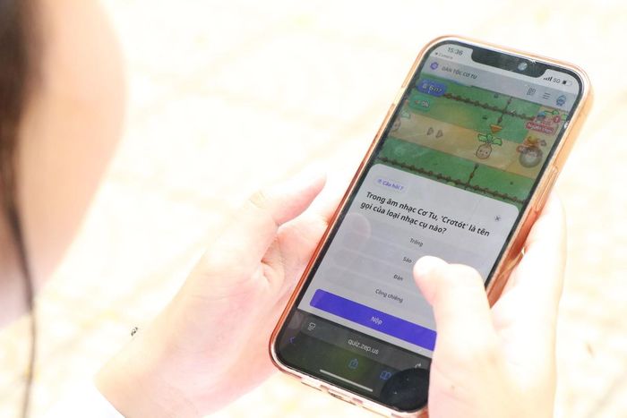 Móc khóa tích hợp mã QR dẫn đến các mini game tìm hiểu văn hóa là sản phẩm được nhóm kỳ vọng có thể trở thành quà lưu niệm tại các điểm du lịch.