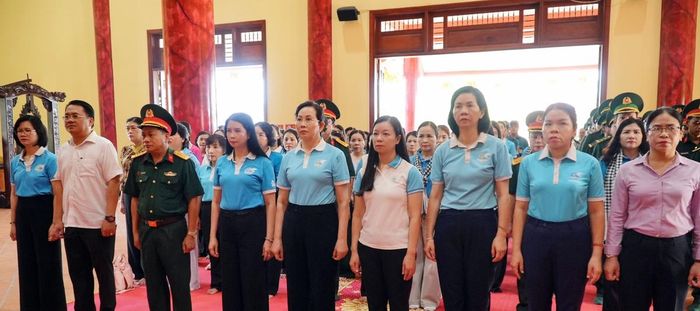 Các đại biểu dâng hương tại Đền thờ Anh hùng liệt sĩ Rừng Sác - Cần Giờ.
