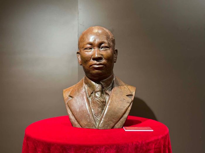 Pho tượng đồng nguyên bản của "vua tàu thủy" Bạch Thái Bưởi (1874 - 1932)