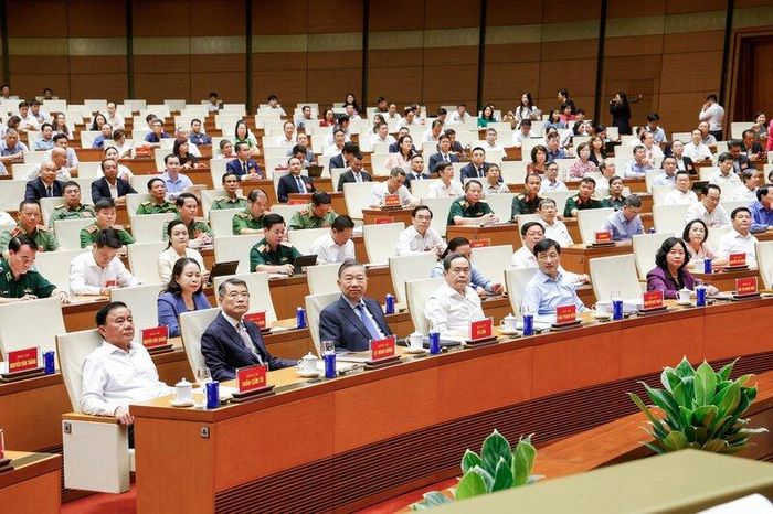 Hội nghị có sự tham dự của các đồng chí lãnh đạo Đảng và Nhà nước và được tổ chức theo hình thức trực tiếp kết hợp trực tuyến, kết nối từ điểm cầu chính từ Hội trường Diên Hồng, Nhà Quốc hội đến các điểm cầu của các bộ, ngành, địa phương. Ảnh: Quang Vinh