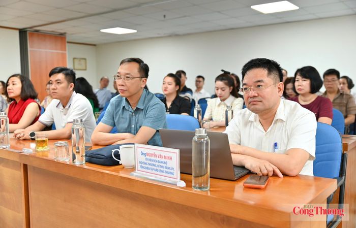Đảng bộ Báo Công Thương tham dự trực tuyến Hội nghị toàn quốc nghiên cứu, học tập, quán triệt và triển khai thực hiện Nghị quyết số 10-NQ/TW, tại điểm cầu Báo Công Thương.