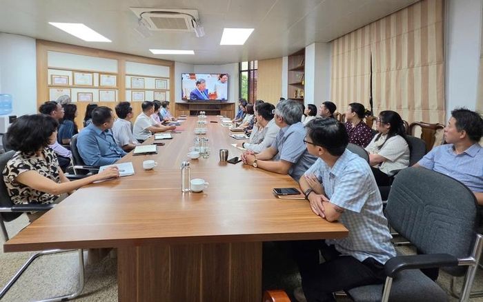 Cục Thương mại điện tử và Kinh tế số học tập, quán triệt Nghị quyết số 10-NQ/TW